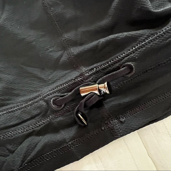 Lululemon Tame Me Tank Top - Size 10 - Picture 7 of 8